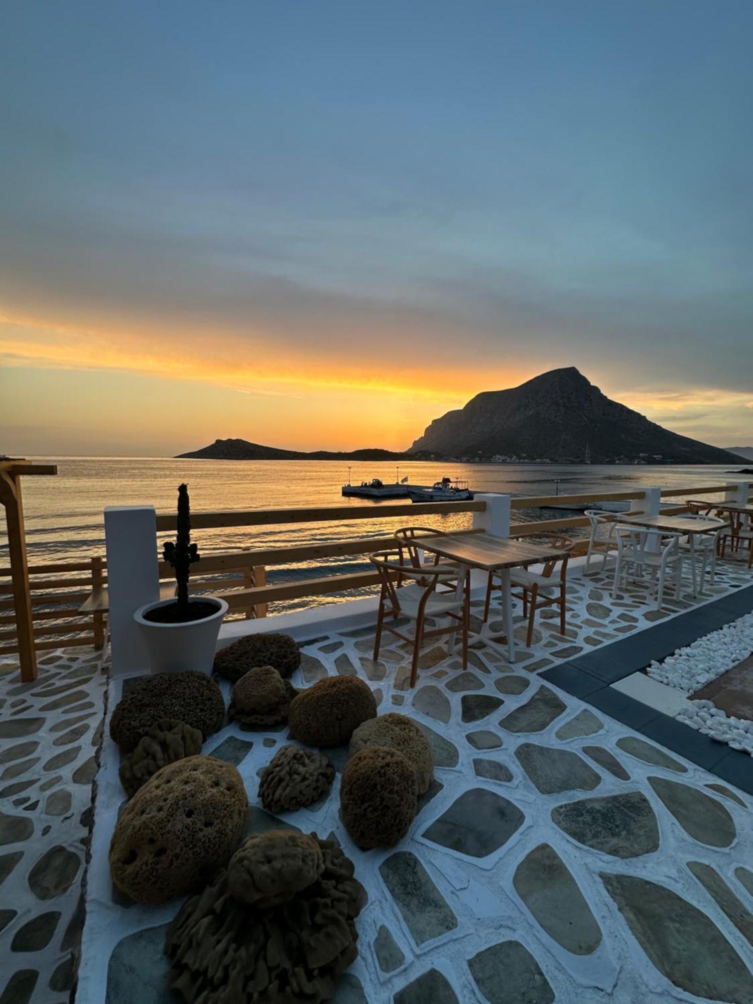 Spongia Hotel Suites & Spa Миртеа Экстерьер фото