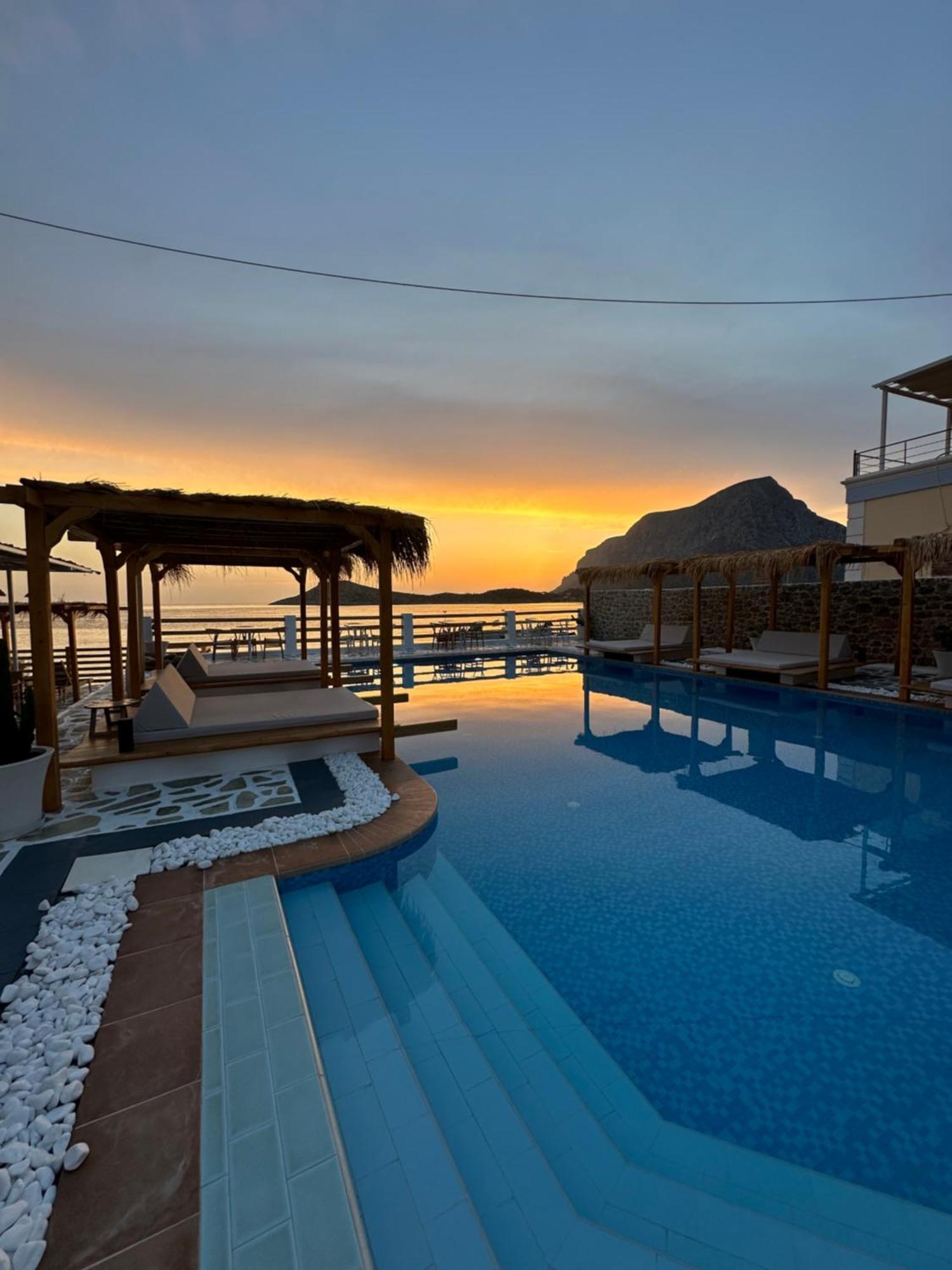 Spongia Hotel Suites & Spa Миртеа Экстерьер фото